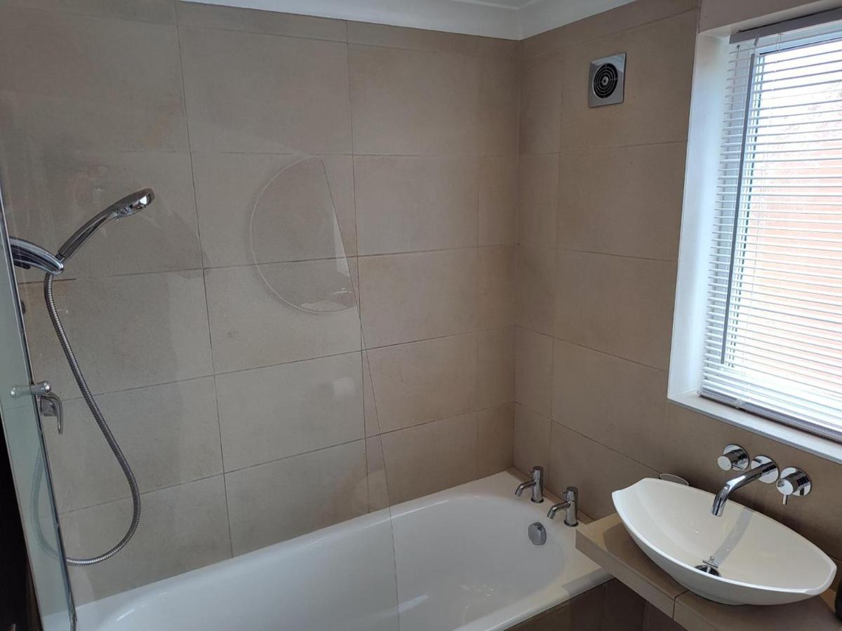 Wentworth Drive Contractor And Family 3 Bed Home 그랜덤 외부 사진